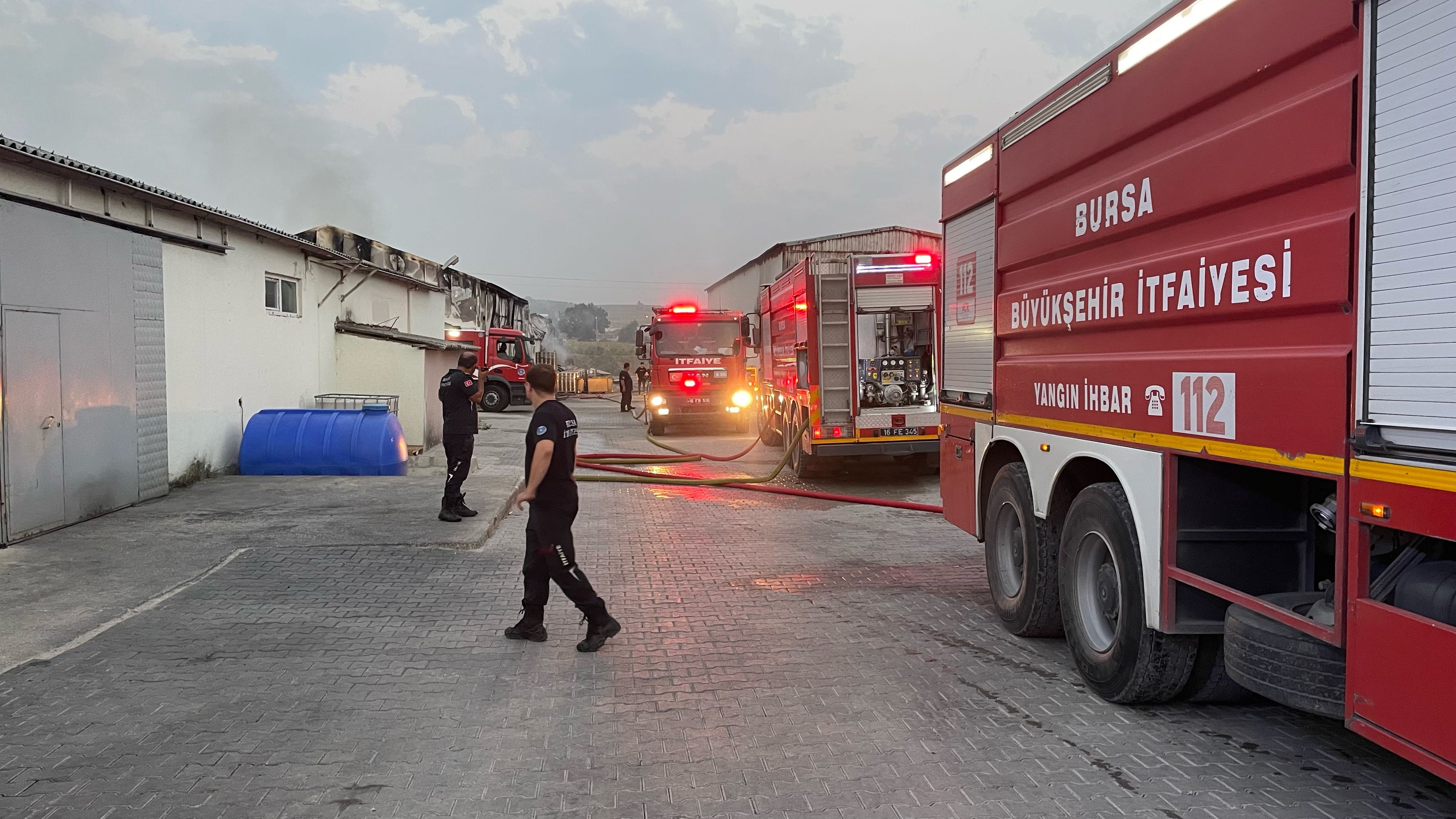 Yapı Malzemeleri Üreten Fabrikada Yangın Çıktı