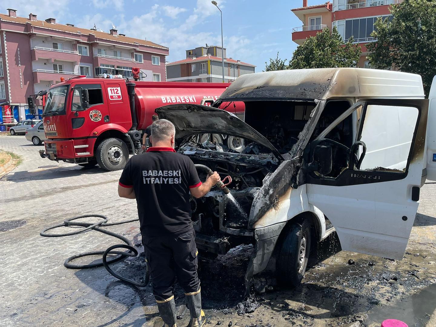 Kırklareli'nde Park Halindeki Panelvan Yandı