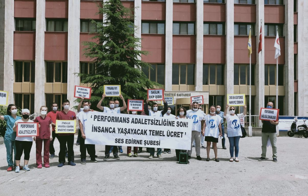 Sendika Üyesi Çalışanlarından Yetersiz Zam Protestosu