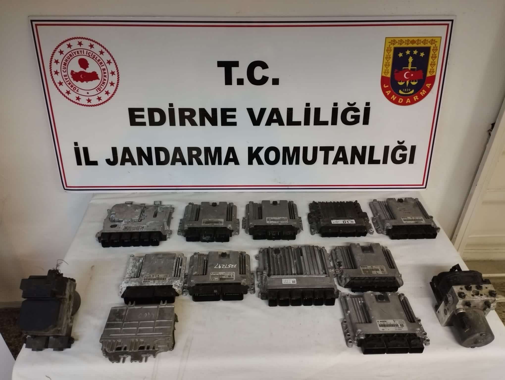 Edirne'de Kaçak Otomobil Parçaları Ele Geçirildi