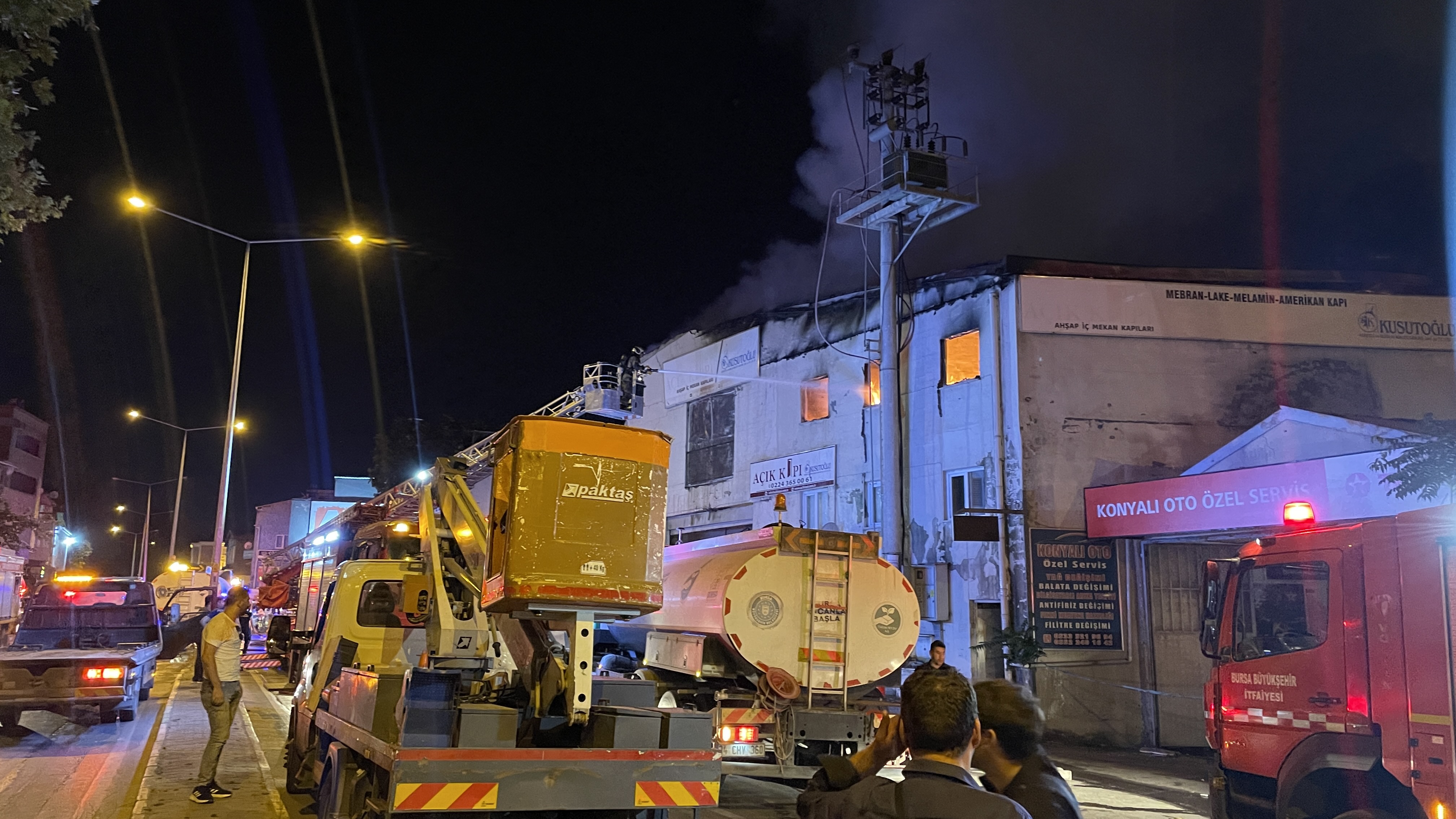 Ahşap Kapı Fabrikasında Yangın Çıktı