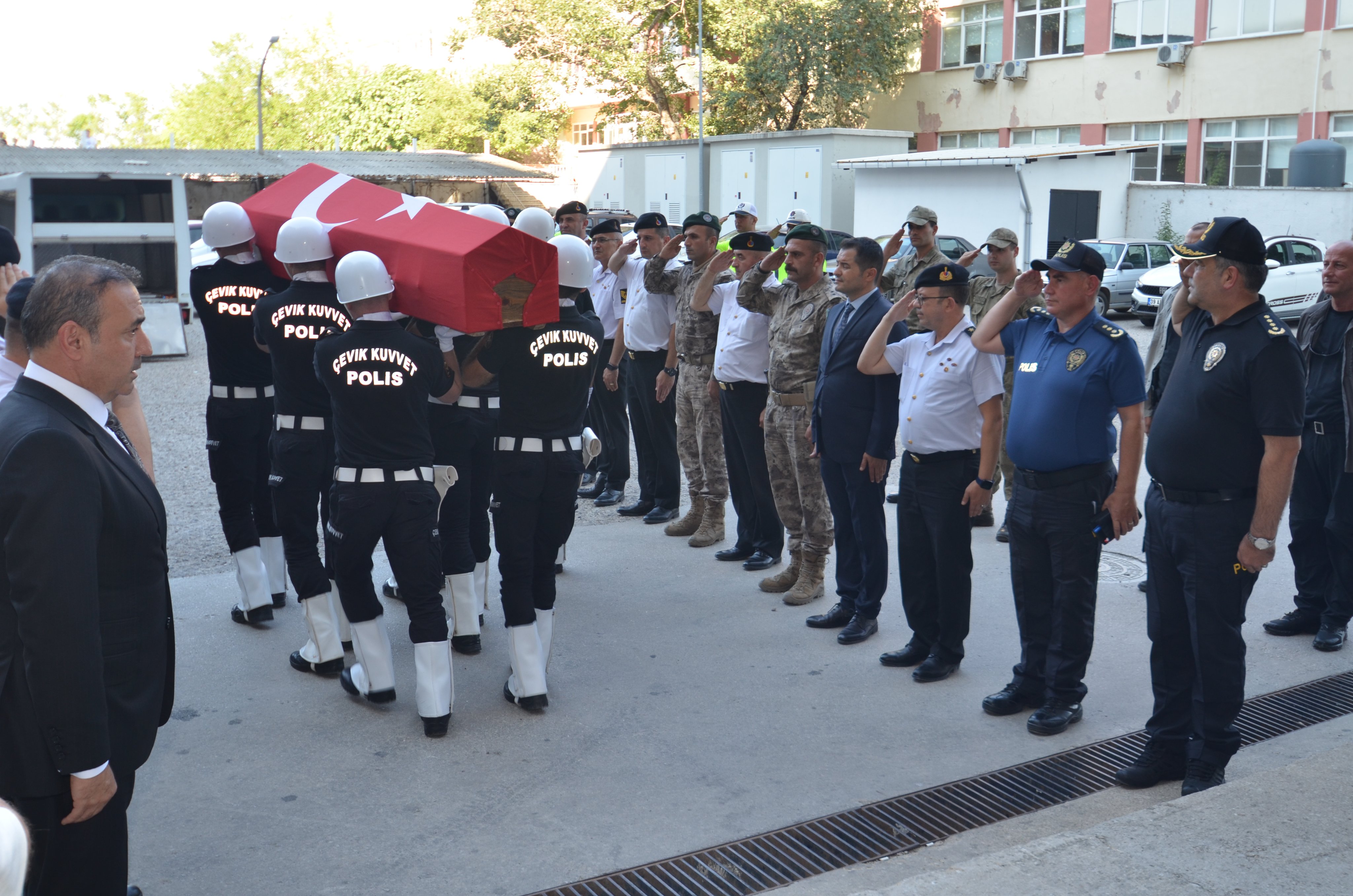 Edirne'de Yaşamınıı Yitiren Polisin Cenazesi Memleketine Uğurlandı