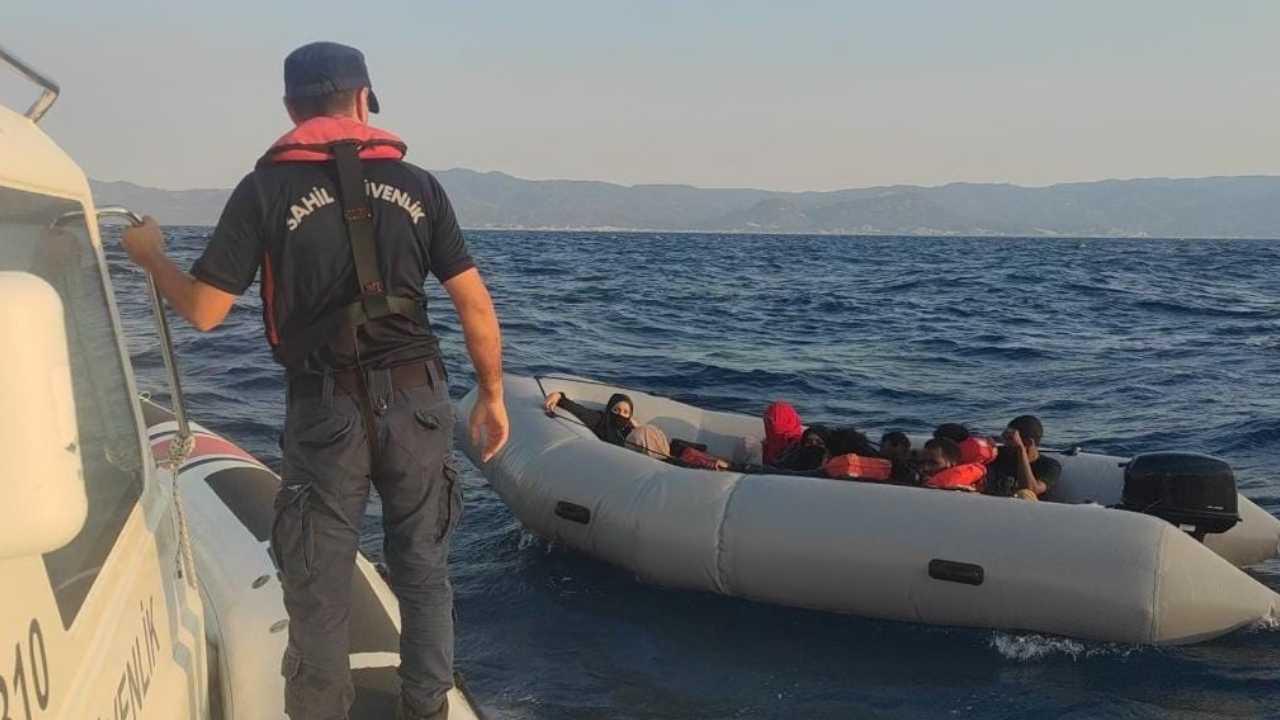 Denizde Sürüklenen 10 Düzensiz Göçmen Kurtarıldı