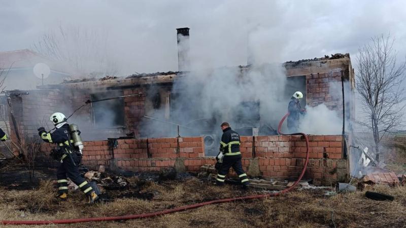 Kırklareli'ndeki 2 Katlı Binada Korkutan Yangın