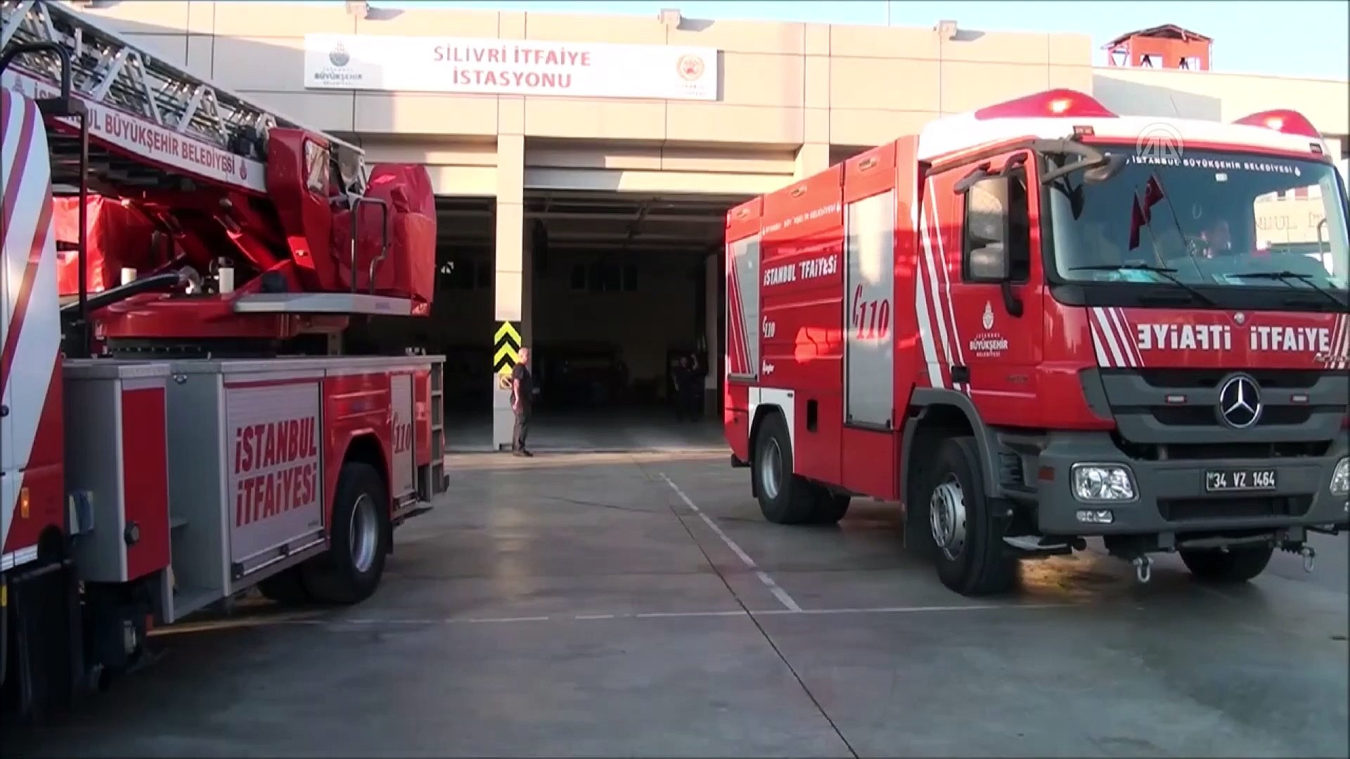 Binanın Çatısında Çıkan Yangın Söndürüldü