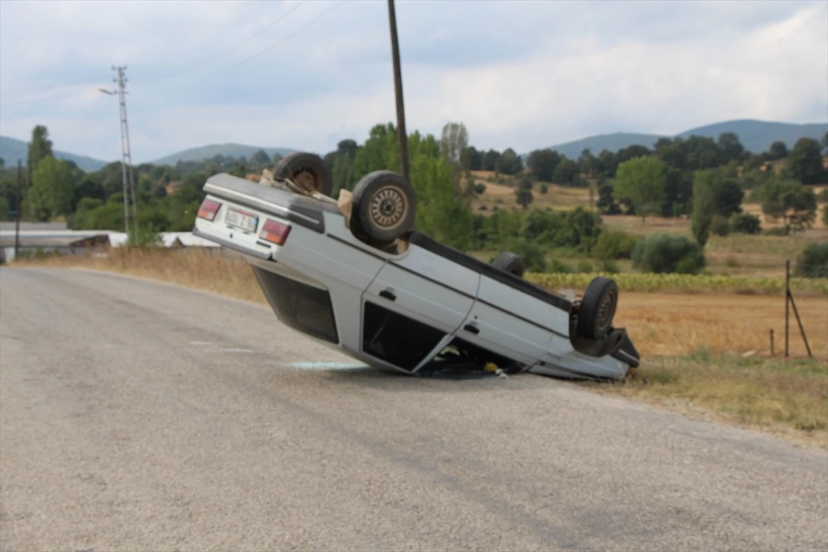 Otomobilin Devrilmesi Sonucu 2 Kişi Yaralandı