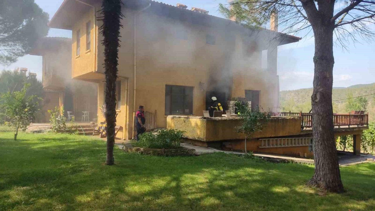 Villada Çıkan Yangın Söndürüldü