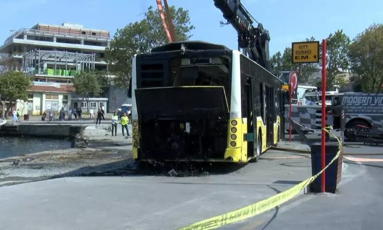 Korkutan Kazada İett Otobüsü Tramvaya Çarptı