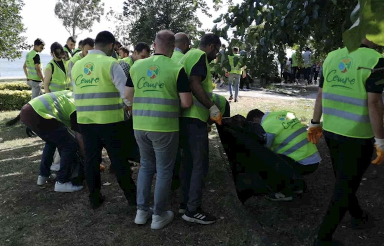 Edirne'de Ak Partili Gençler Çevre Temizliği Etkinliği Yaptı