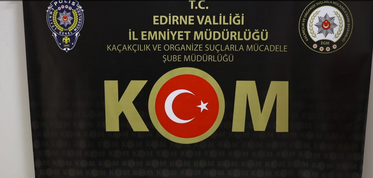 Edirne'de Gümrük Kaçağı 530 Otomobil Parçası Ele Geçirildi