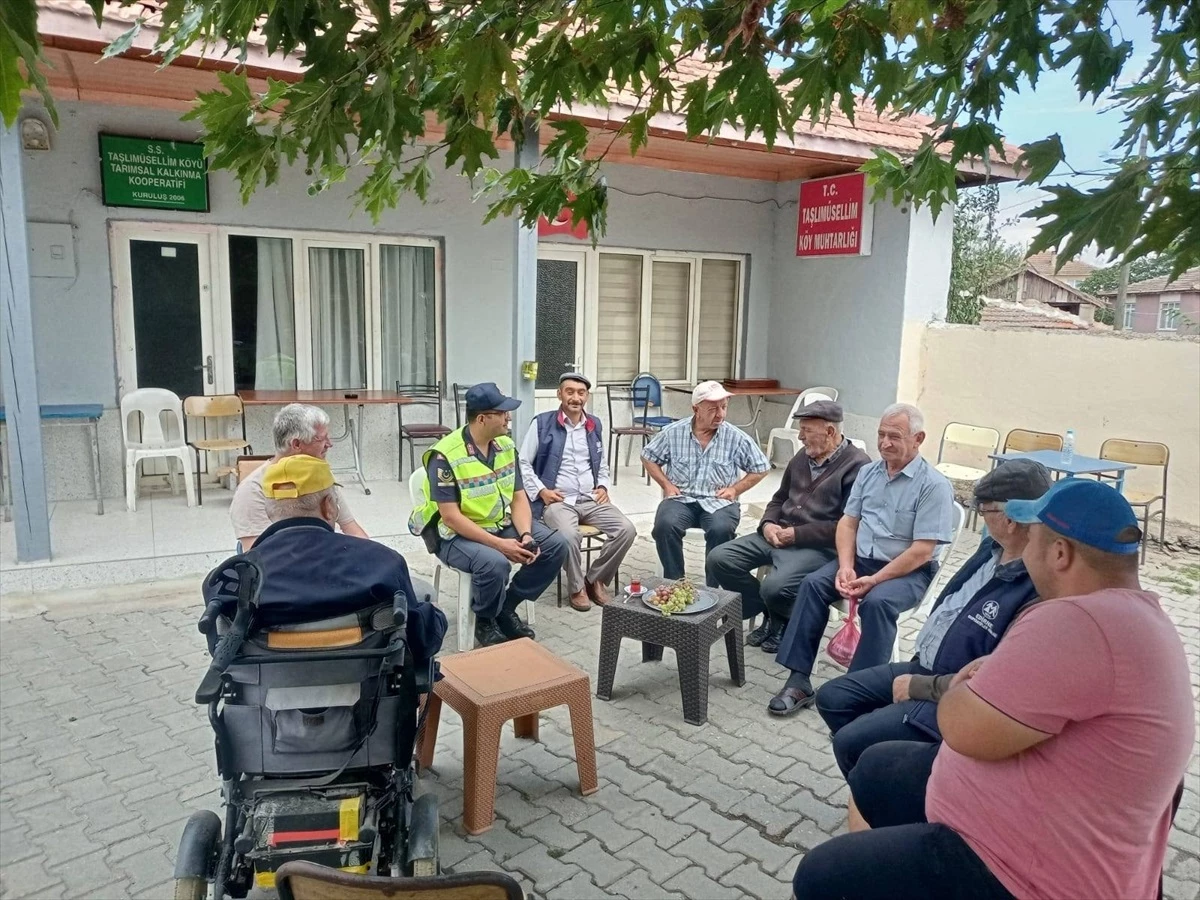 Edirne'de Trafik Kazalarının Önlenmesi İçin Bilgilendirme Yapılıyor