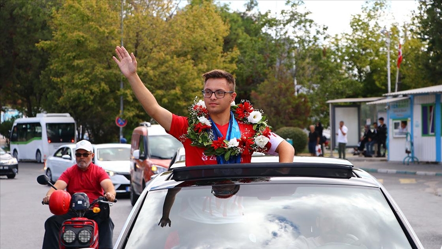 Tekirdağ'da Avrupa Şampiyonu Emirhan Akçakoca Coşkuyla Karşılandı