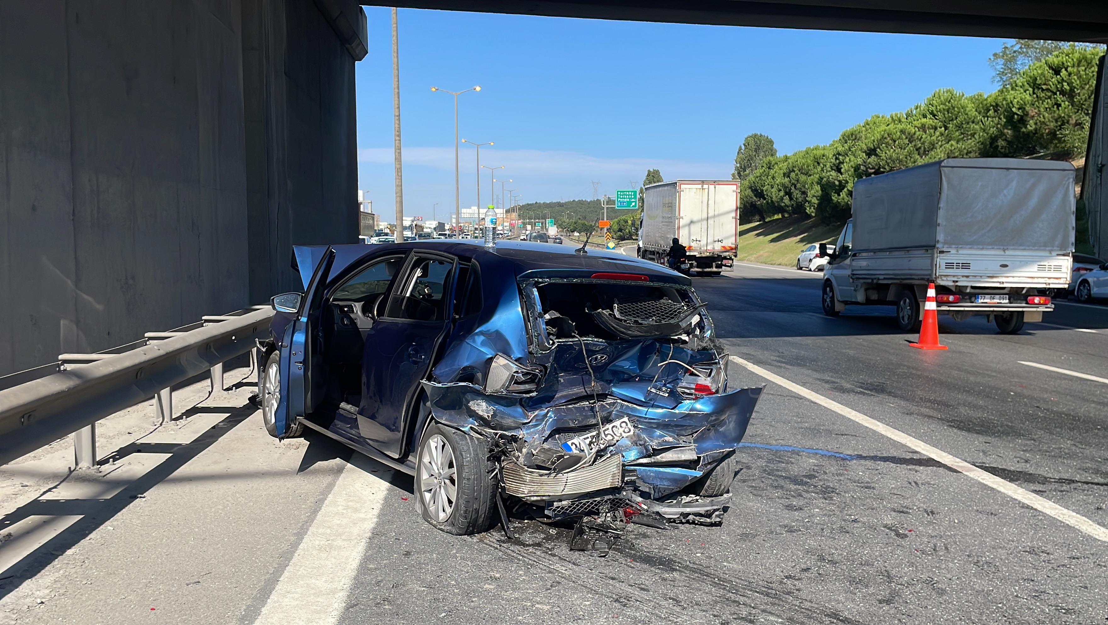 Zincirleme Trafik Kazasında 2 Kişi Yaralandı