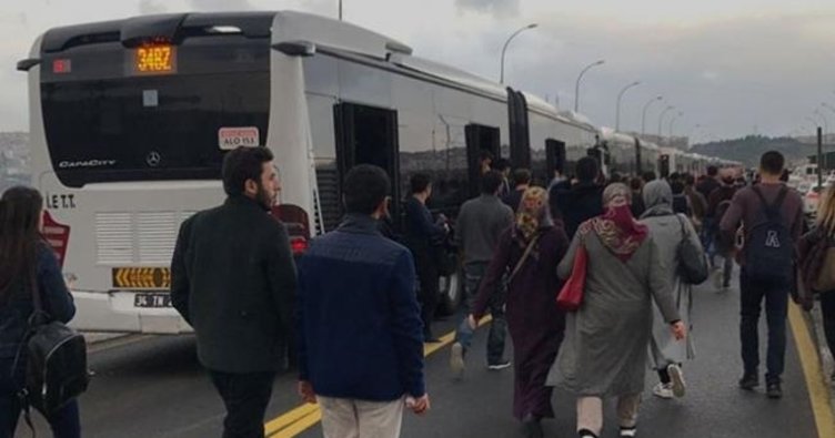 Metrobüs Arızası Sebebiyle Yolcular Zor Anlar Yaşadı