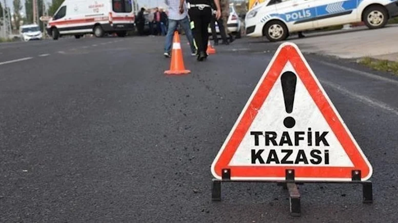 İki Tır Ve Otobüs Kazaya Karıştı: 2 Ölü, 4 Yaralı