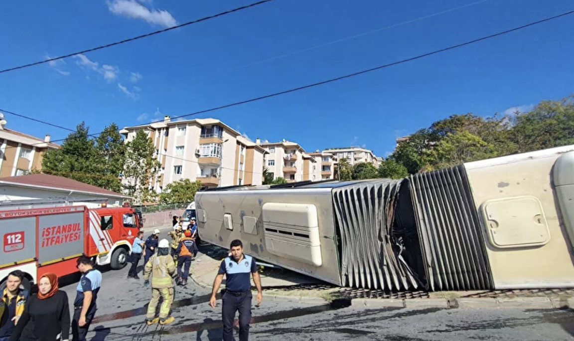 İett Otobüsü Devrildi: 1'i Çocuk 5 Kişi Yaralandı