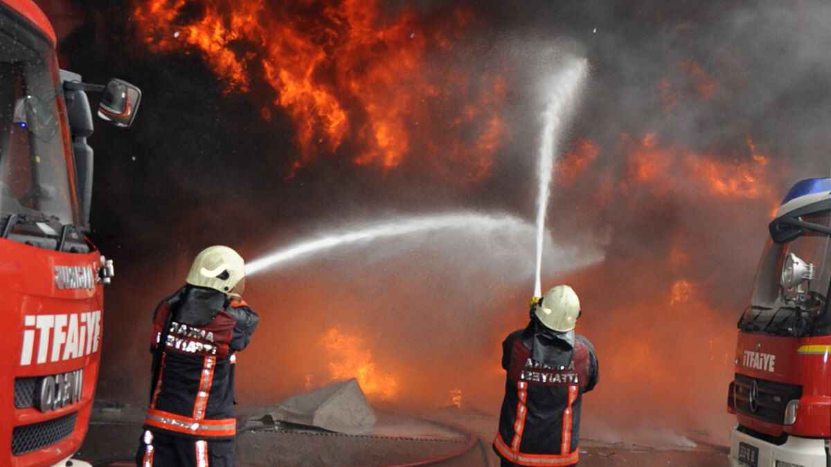 İş Merkezinde Çıkan Yangın Söndürüldü