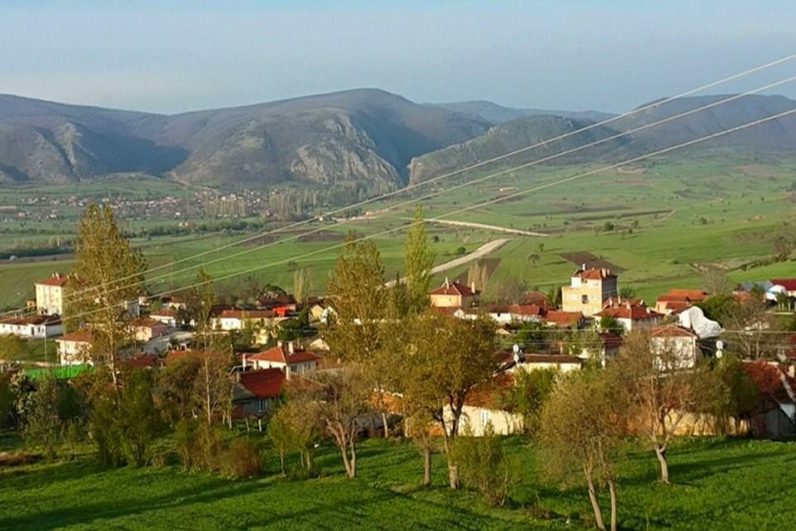 94 Yaşındaki Rabia Teyze Memleketinde Kendini Buluyor