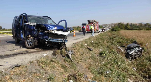 Çanakkale'de Trafik Kazası: 2 Ölü, 5 Yaralı