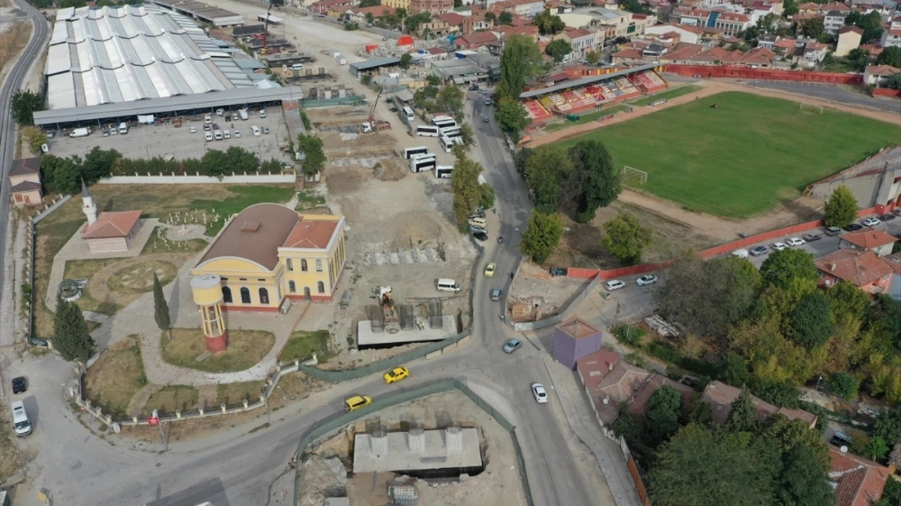 Edirne'de Tarihi Çeşmenin Taşınması Çalışmaları Sürüyor