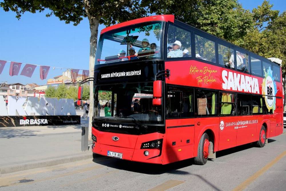 Turizm Otobüsüyle Şehir Turu Yapan Engelliler Doyasıya Eğlendi