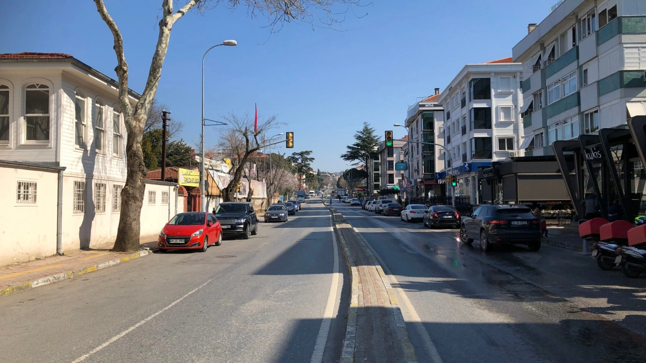 İbb Kadıköy'deki Acıbadem Caddesi'ni Yeniliyor