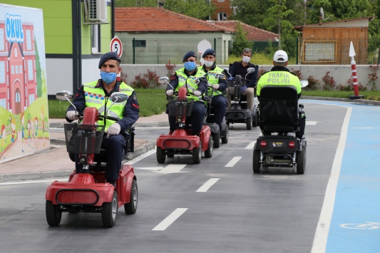 Edirne'de Anaokulu Öğrencilerine Trafik Eğitimi Verildi