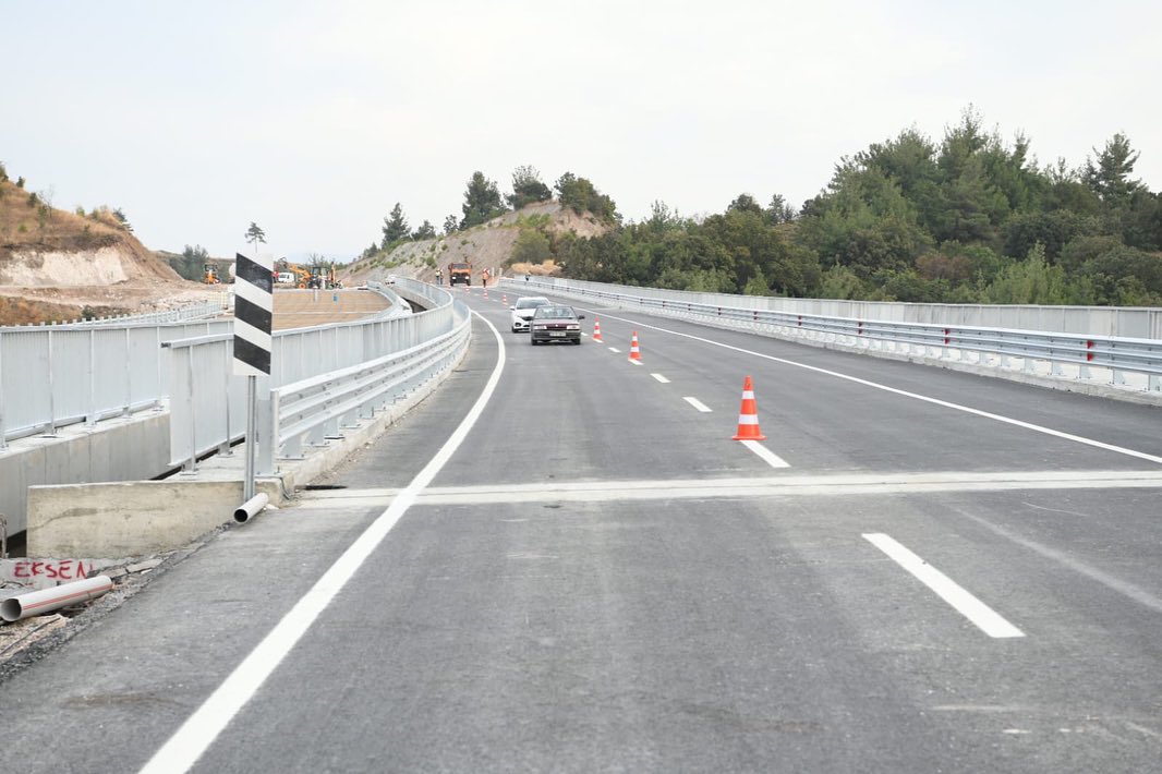 Balıkesir-dursunbey Kara Yolundaki Naipler Viyadüğü Trafiğe Açıldı