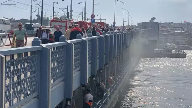 Galata Köprüsü'ndeki Restoranda Yangın Çıktı