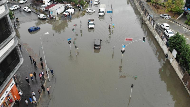 Vali Gül'den Sağanaktan Etkilenen Arnavutköy'de İncelemeler