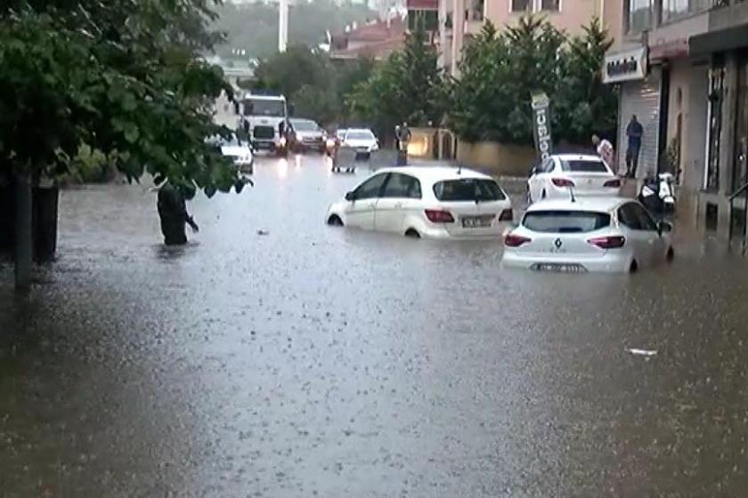 İstanbul'da Sağanak Su Baskınlarına Sebep Oldu