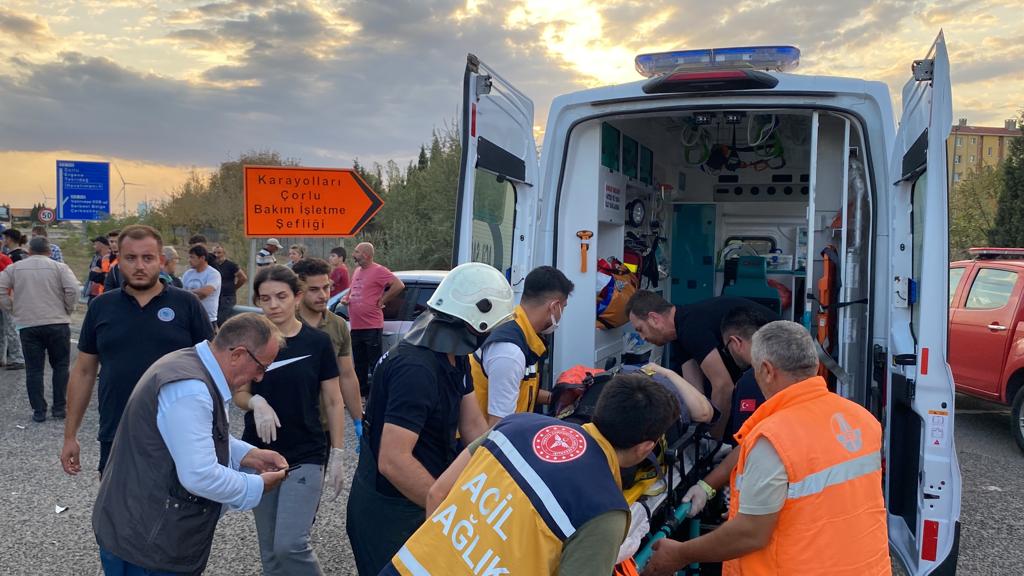 Tekirdağ'da Minibüs İle Kamyon Çarpıştı: 6 Yaralı
