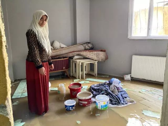 Evlerini Su Basan Aile Yetkililerden Yardım Bekliyor