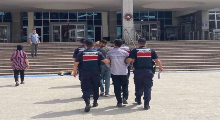 Edirne'de Jandarma Araması Olan 76 Kişiyi Yakaladı