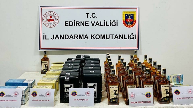 Edirne'de Araç Parçaları Ve Kaçak İçki Ele Geçirildi