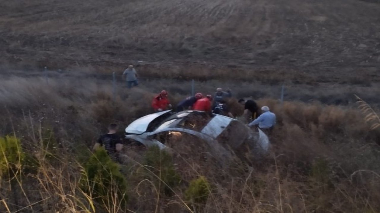 Otomobil Şarampole Devrildi: 4 Kişi Yaralandı