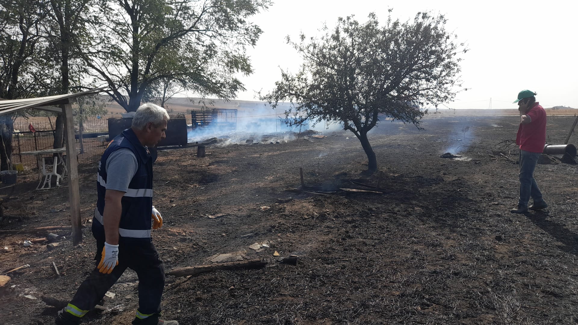Lalapaşa'da Anız Yangını: 500 Dönüm Tarım Arazisi Ve 3 Ahır Zarar Gördü