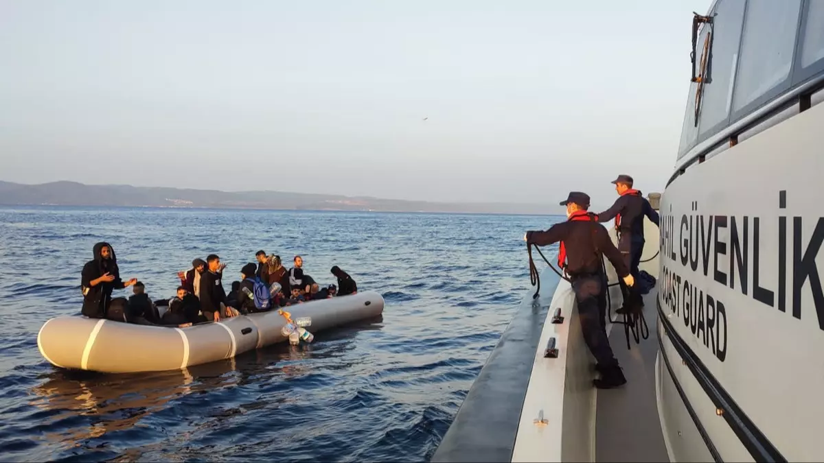 Geri İtilen Bottaki 34 Düzensiz Göçmen Kurtarıldı