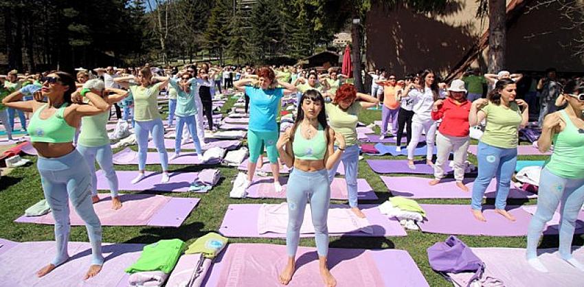 Gölcük Tabiat Parkı'nda Yoga Etkinliği Yapıldı