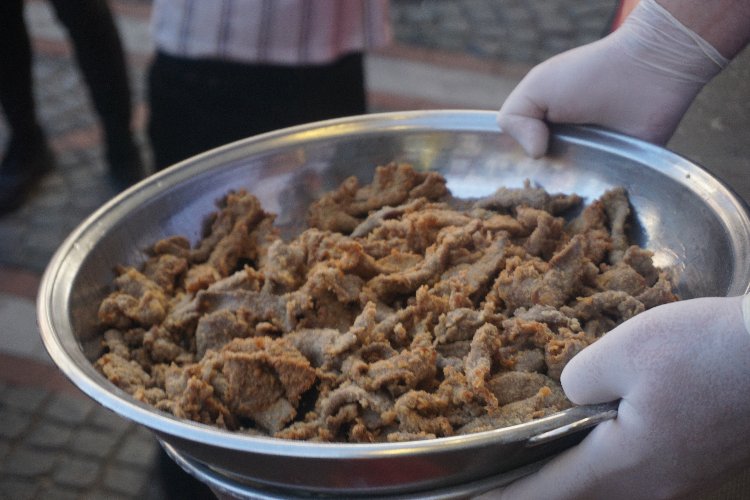 Edirne'deki Festivalde 1 Ton 100 Kilo Tava Ciğeri Dağıtıldı