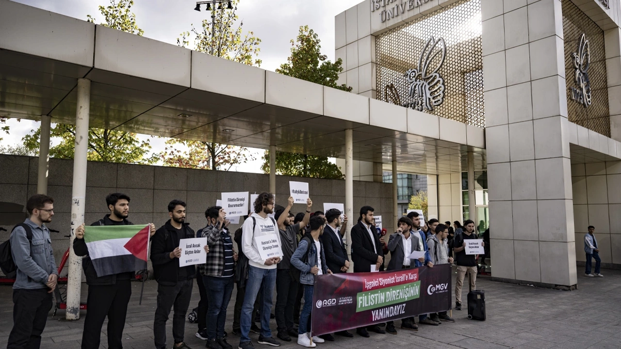 İstanbul'da Anadolu Gençlik Derneği Filistin'e Destek Verdi