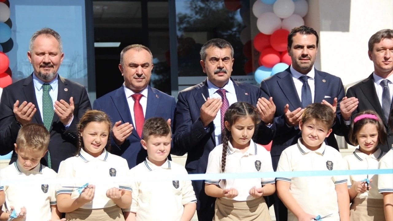 Bakan Tekin Tekirdağ'da Hayırseverin Yaptırdığı Okulun Açılışına Katıldı