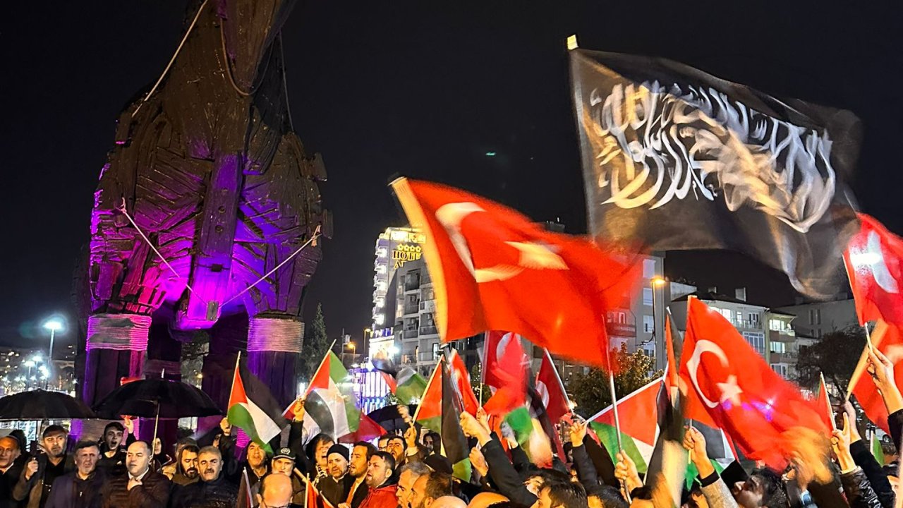 İsrail'in Gazze'deki Hastaneye Saldırısı Protesto Ediliyor