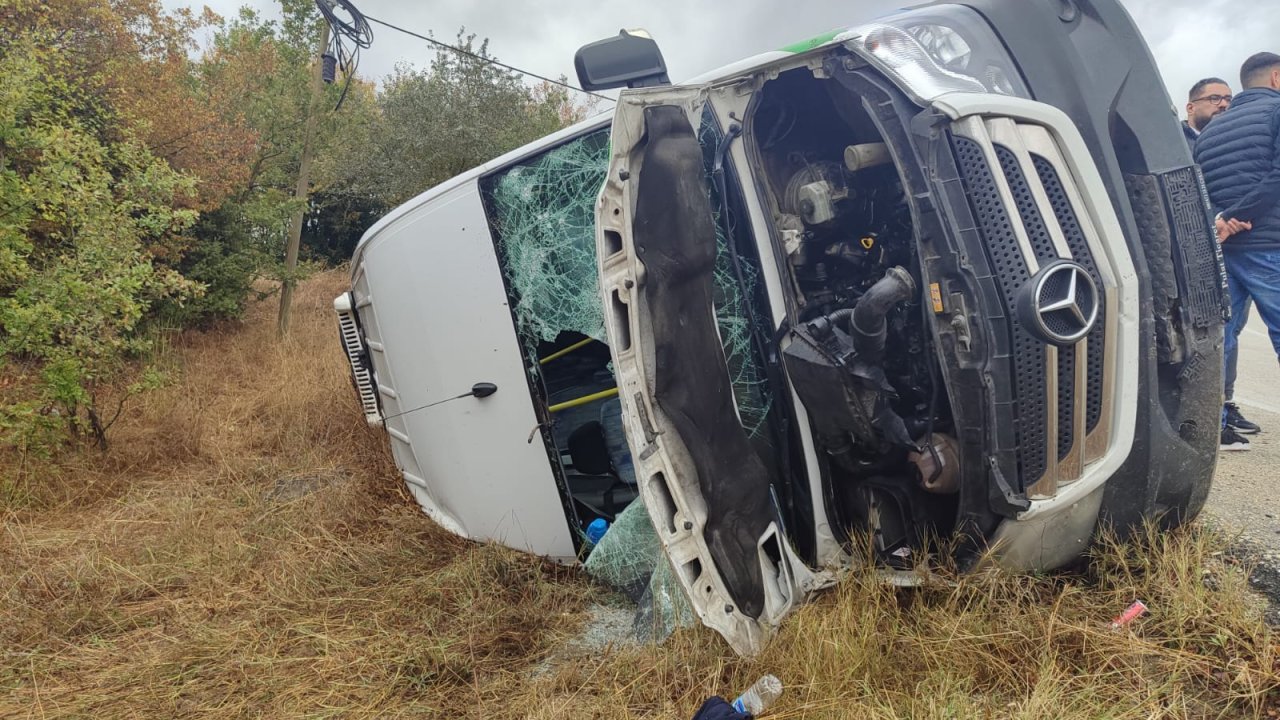 Tekirdağ'da Minibüs Devrildi: 14 Kişi Yaralandı