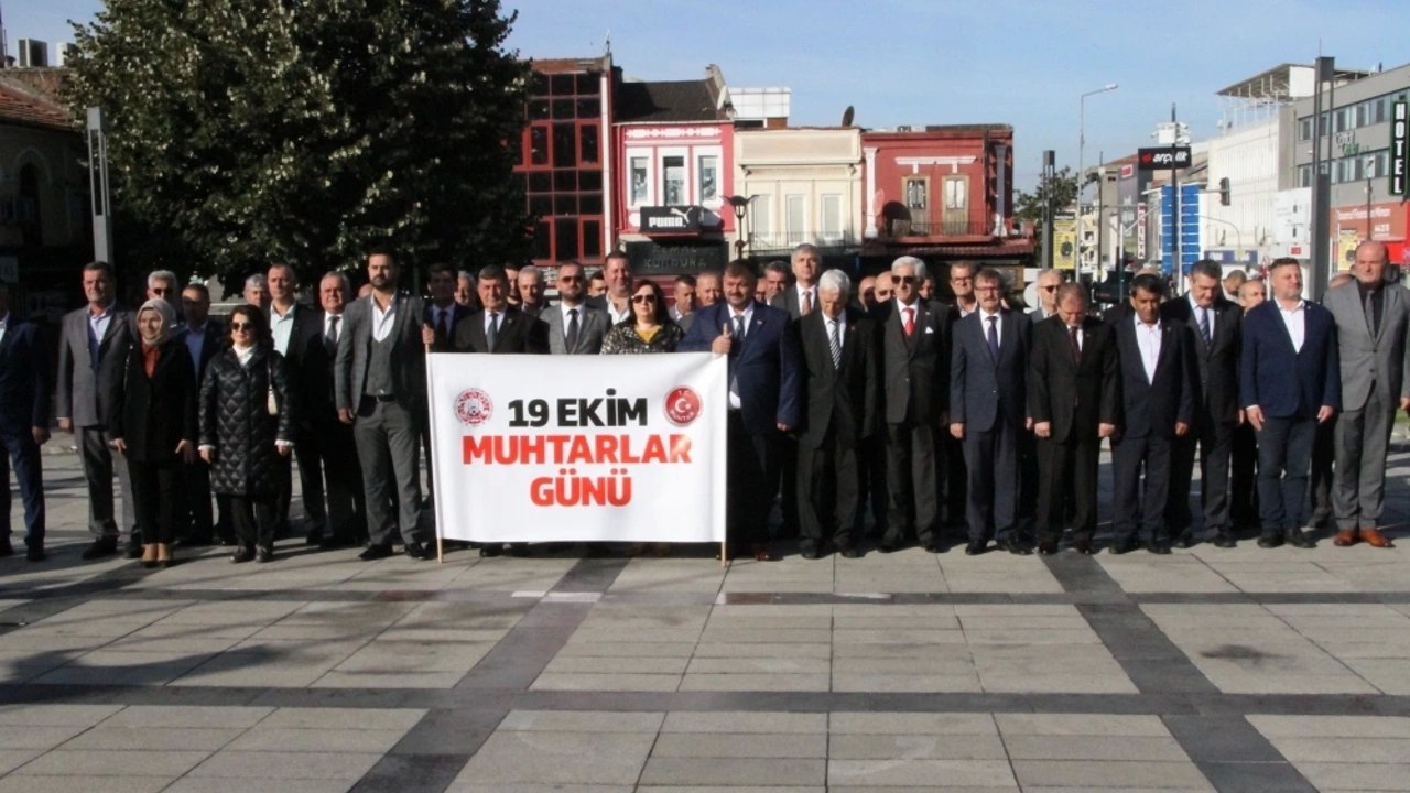 Edirne'de Muhtarlar Günü Etkinlikleri Çelenk Töreniyle Başladı