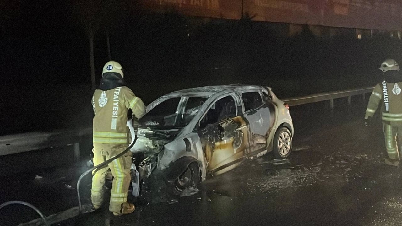 Otomobil Motoru Yanınca Kullanılamaz Hale Geldi