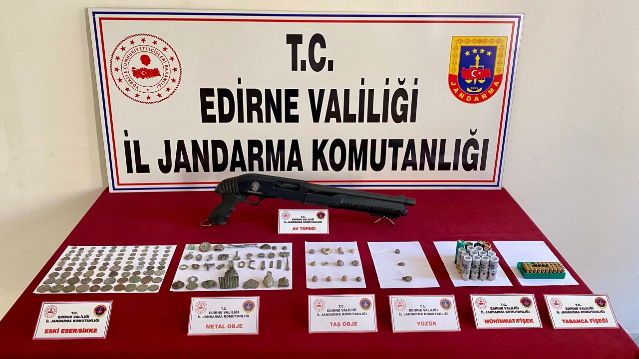 Edirne'deki Bir Evde 178 Tarihi Obje Ele Geçirildi