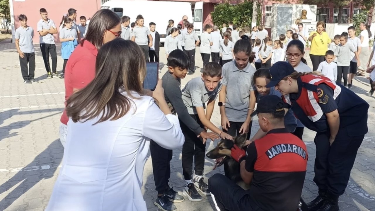 Edirne'de Öğrenciler Jandarma Tarafından Bilgilendirildi