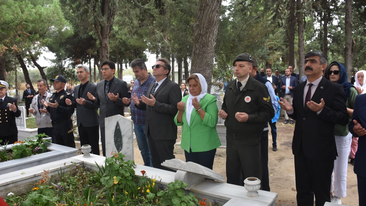 Şehit Öğretmen Neşe Alten Ve Babası Mezarları Başında Anıldı