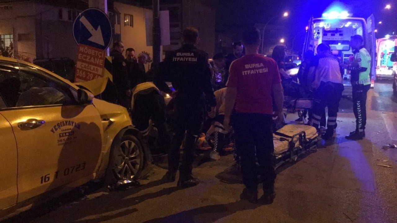 Taksi İle Motosiklet Çarpıştı: 6 Yaralı